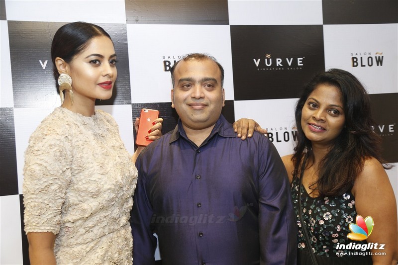 Bindu Madhavi inaugurates Salon Blow at Velachery