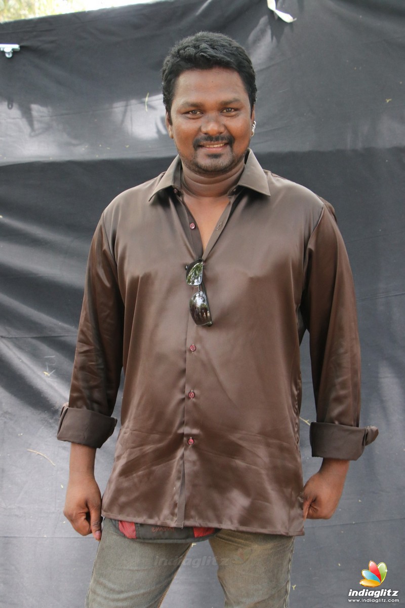 'En Kadhali Scene Poduraa' Movie Pooja