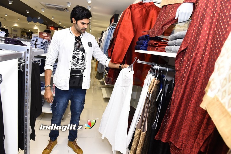 Bigg Boss Ganesh Venkatraman launches MAX Store at Chromepet