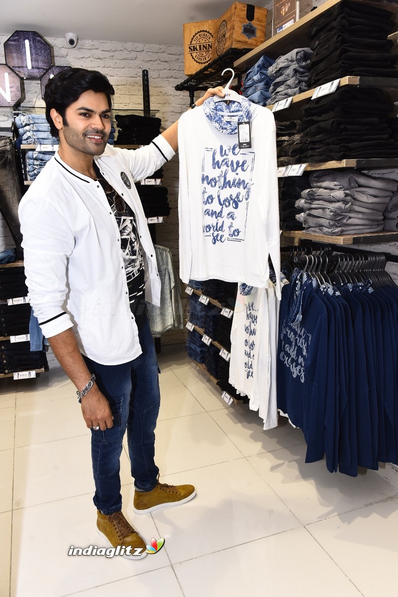 Bigg Boss Ganesh Venkatraman launches MAX Store at Chromepet