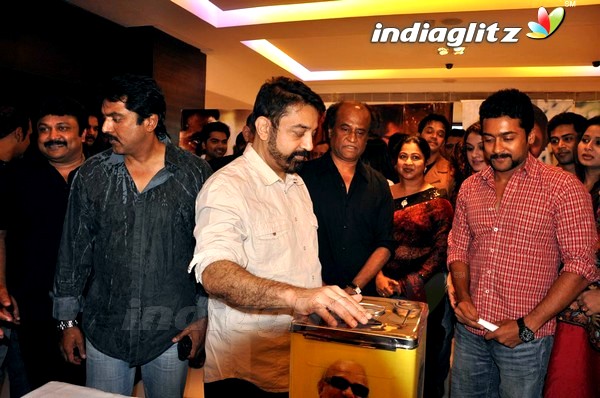 Starry Premiere Of `Jaggubhai'