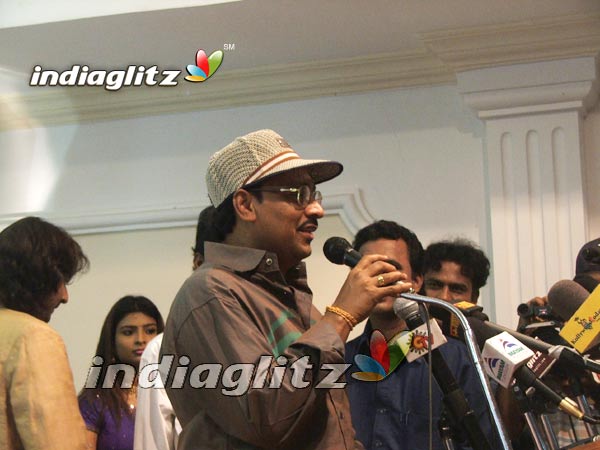 'Kadhalil Vizhunthen' Movie Launch