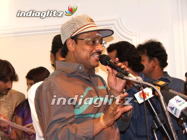 'Kadhalil Vizhunthen' Movie Launch