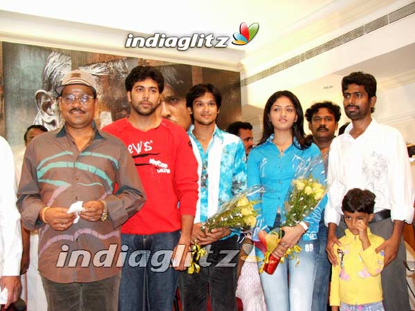 'Kadhalil Vizhunthen' Movie Launch