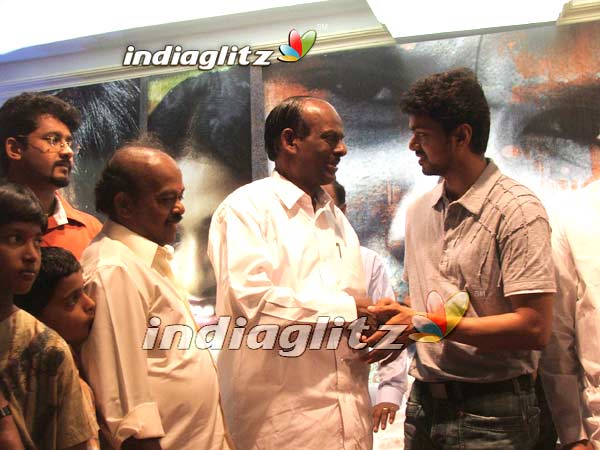 'Kadhalil Vizhunthen' Movie Launch