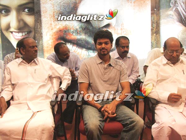 'Kadhalil Vizhunthen' Movie Launch