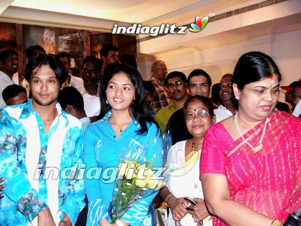 'Kadhalil Vizhunthen' Movie Launch