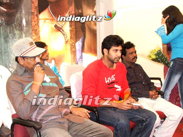 'Kadhalil Vizhunthen' Movie Launch