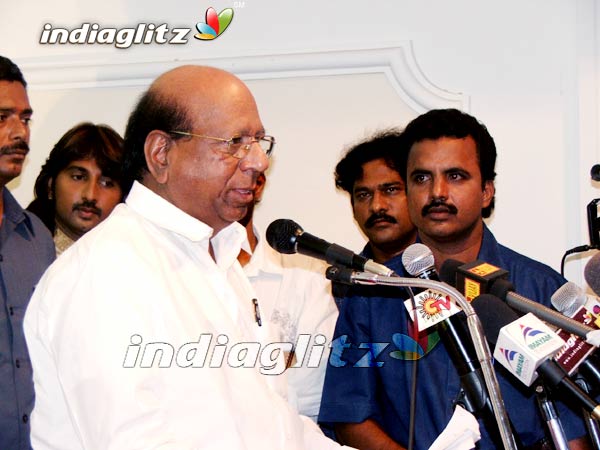 'Kadhalil Vizhunthen' Movie Launch