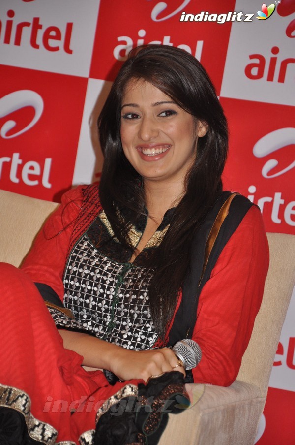 Lakshmi Rai Meets Airtel Contest Winners