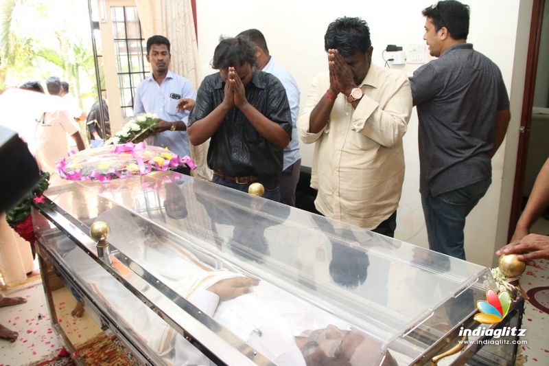 Celebs bid teary farewell to legend Mahendran!