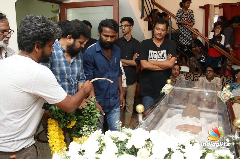 Celebs bid teary farewell to legend Mahendran!