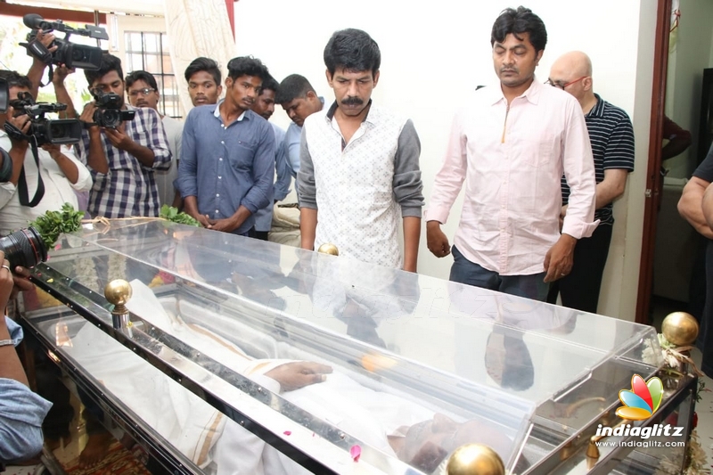 Celebs bid teary farewell to legend Mahendran!