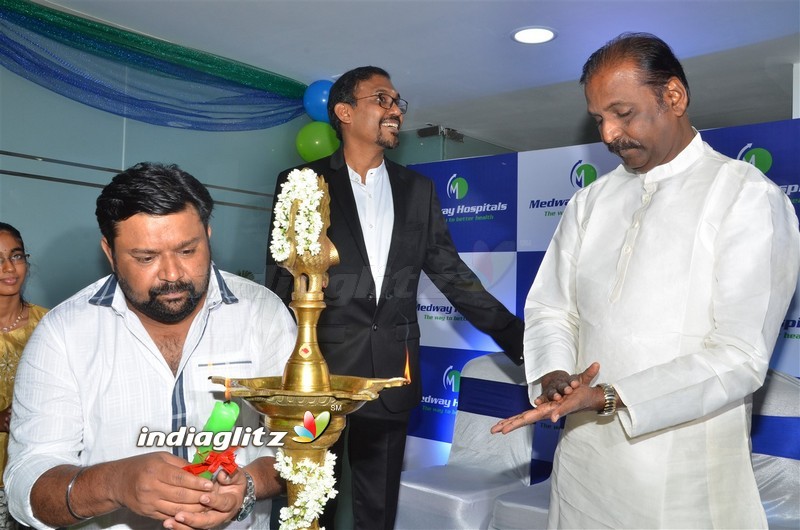 Prabhu and Vairamuthu inaugurates Medway Hospital