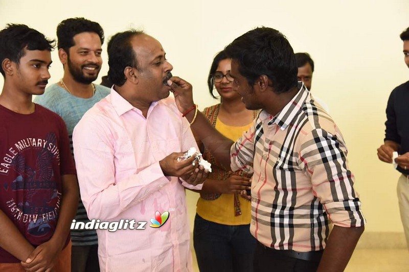 Thenandal films Murali Birthday Celebration At The Sets Of 'Vijay 61'