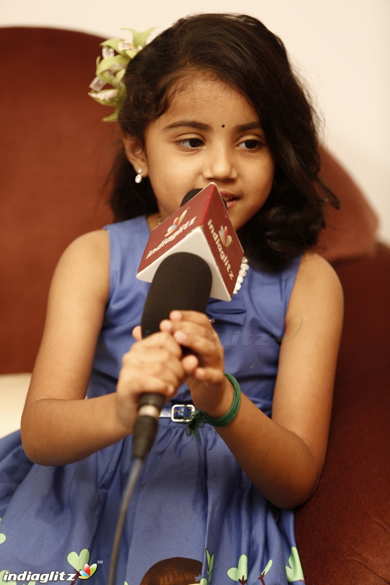 Twinkle Twinkle Nainika Star - Actress Meena's Daughter Interview