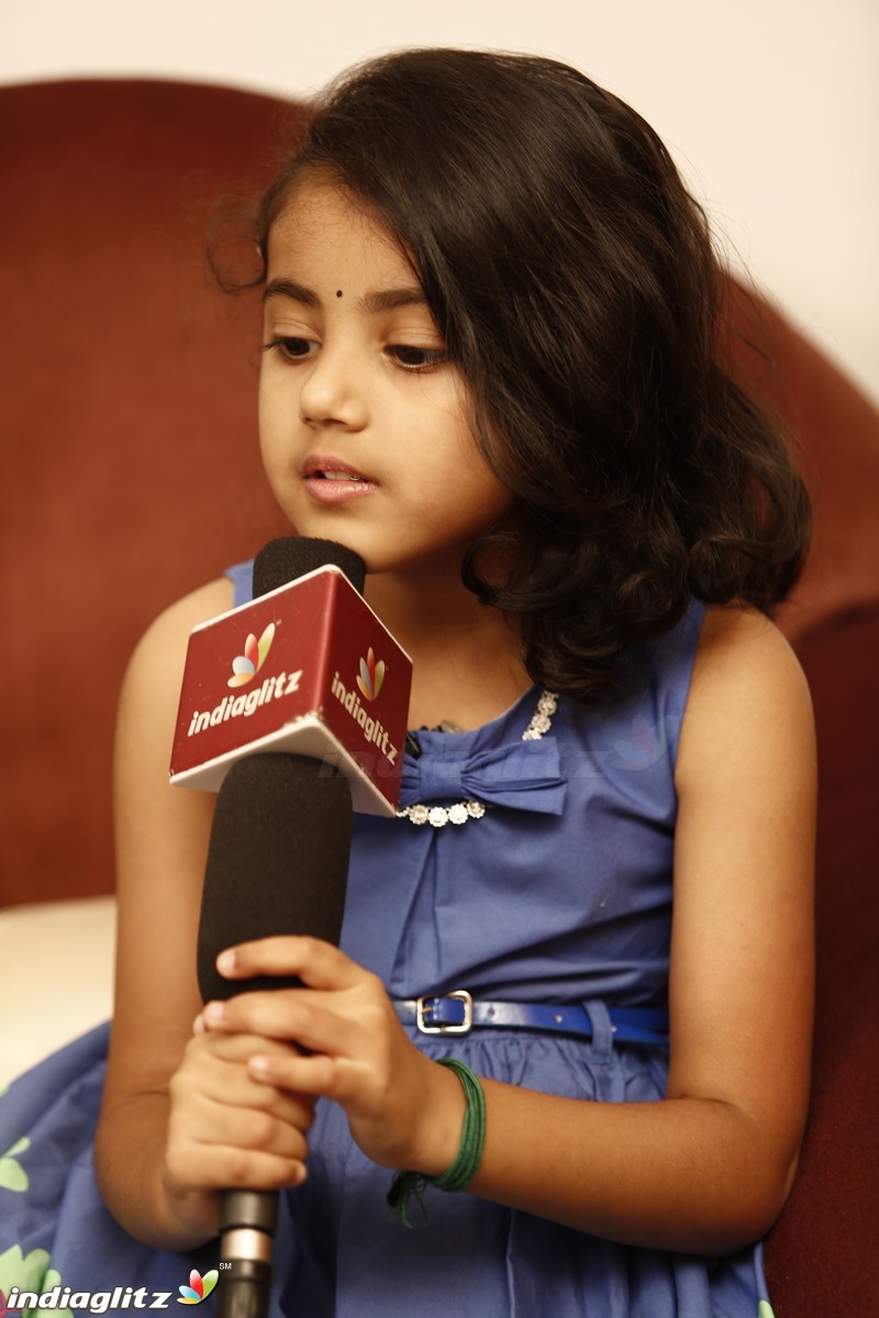 Twinkle Twinkle Nainika Star - Actress Meena's Daughter Interview