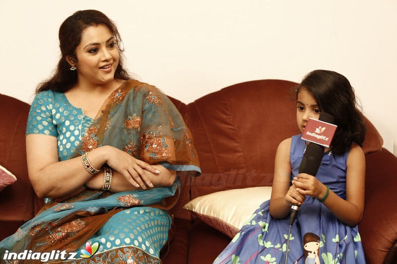 Twinkle Twinkle Nainika Star - Actress Meena's Daughter Interview