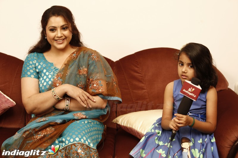 Twinkle Twinkle Nainika Star - Actress Meena's Daughter Interview