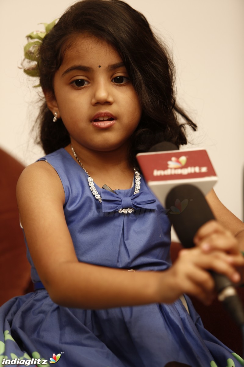 Twinkle Twinkle Nainika Star - Actress Meena's Daughter Interview