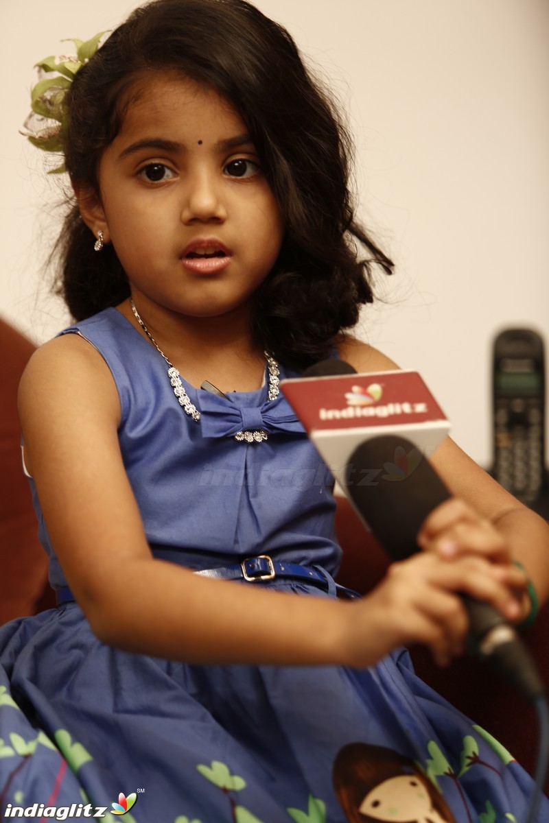 Twinkle Twinkle Nainika Star - Actress Meena's Daughter Interview