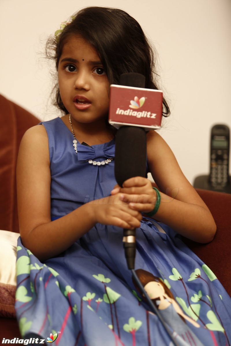 Twinkle Twinkle Nainika Star - Actress Meena's Daughter Interview