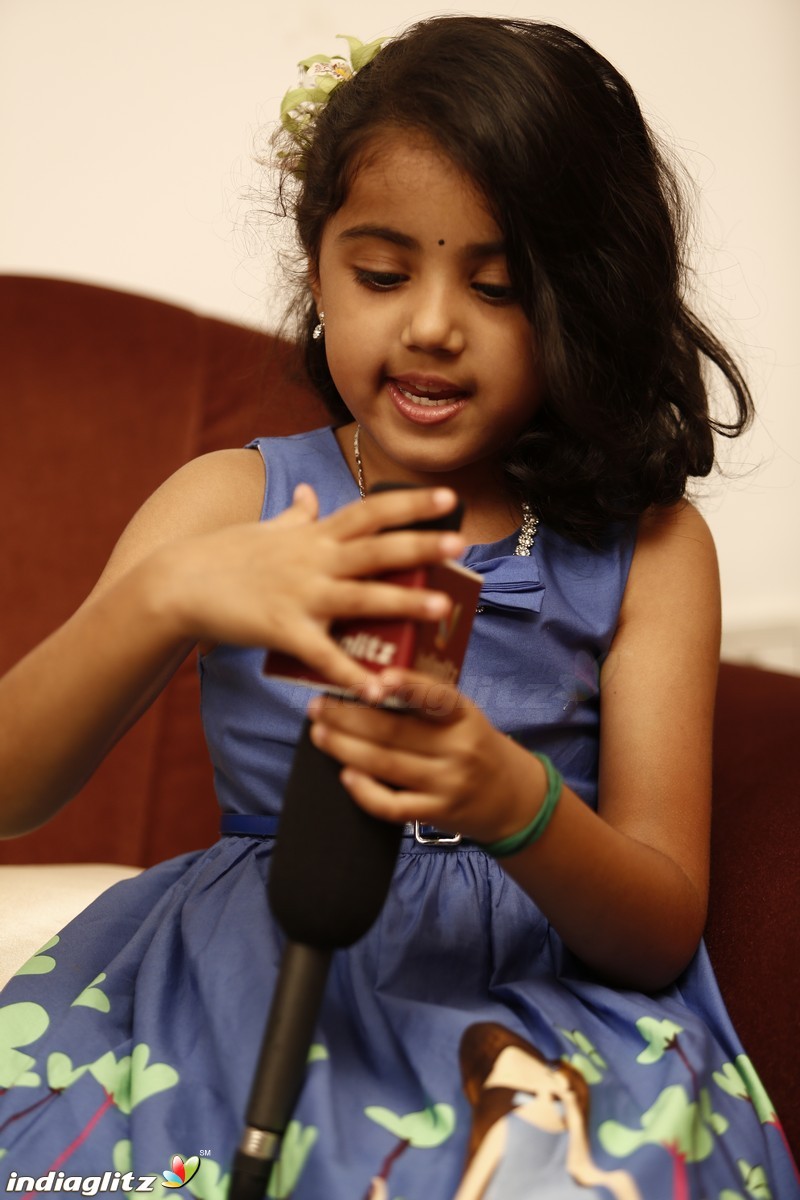 Twinkle Twinkle Nainika Star - Actress Meena's Daughter Interview