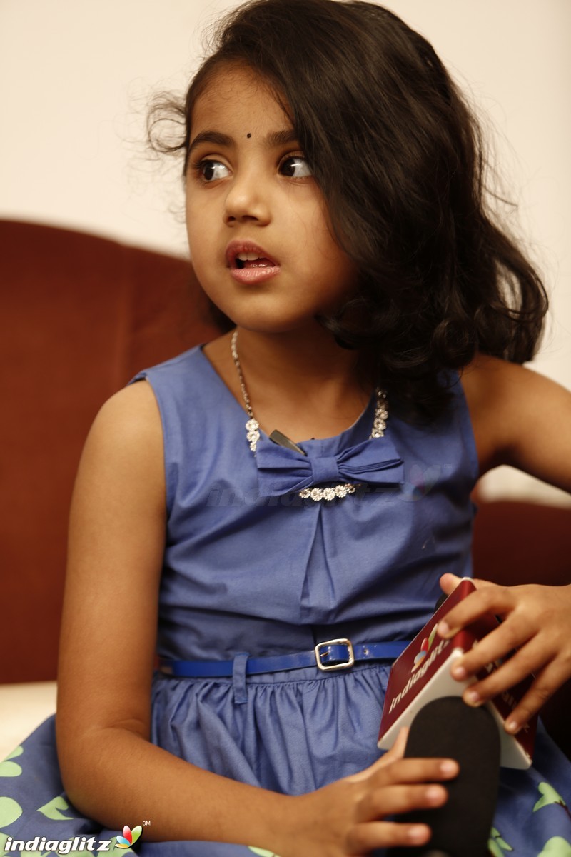 Twinkle Twinkle Nainika Star - Actress Meena's Daughter Interview