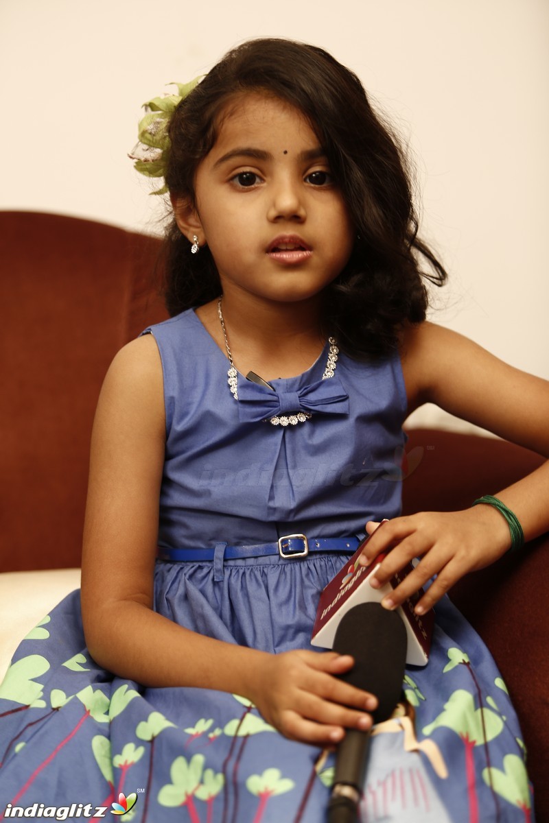 Twinkle Twinkle Nainika Star - Actress Meena's Daughter Interview