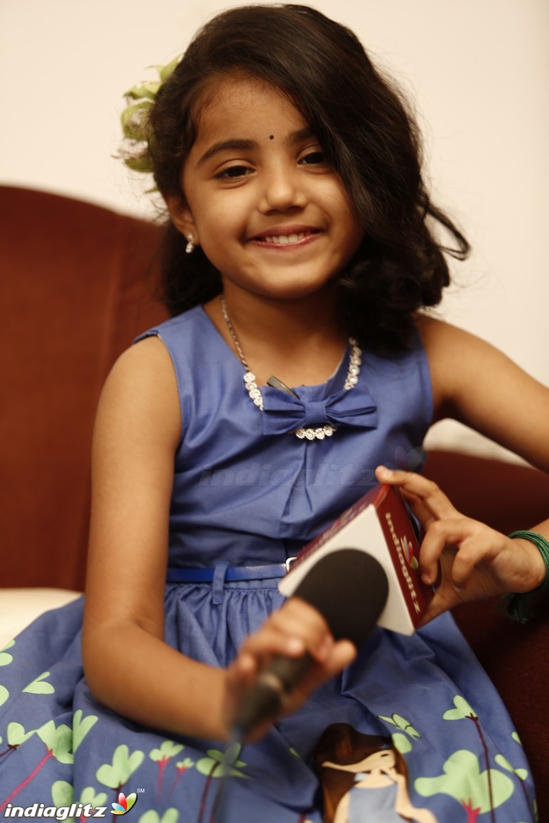 Twinkle Twinkle Nainika Star - Actress Meena's Daughter Interview