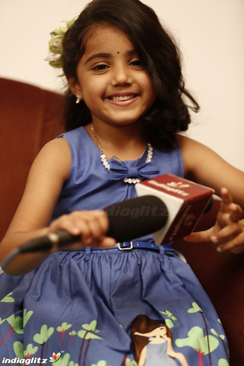 Twinkle Twinkle Nainika Star - Actress Meena's Daughter Interview