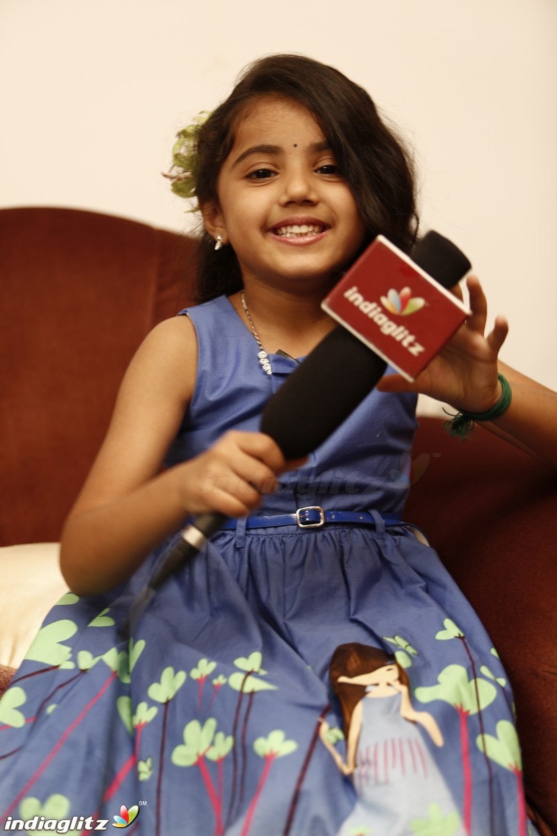 Twinkle Twinkle Nainika Star - Actress Meena's Daughter Interview