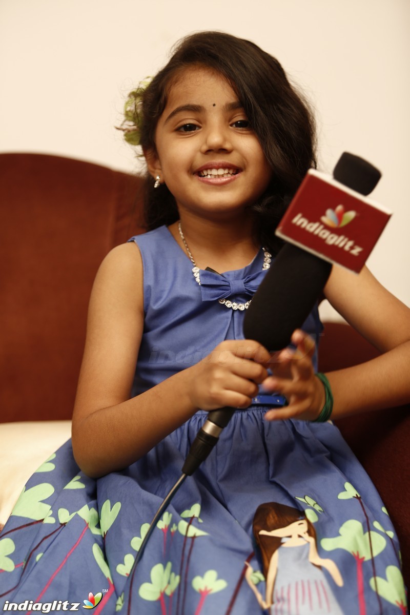 Twinkle Twinkle Nainika Star - Actress Meena's Daughter Interview