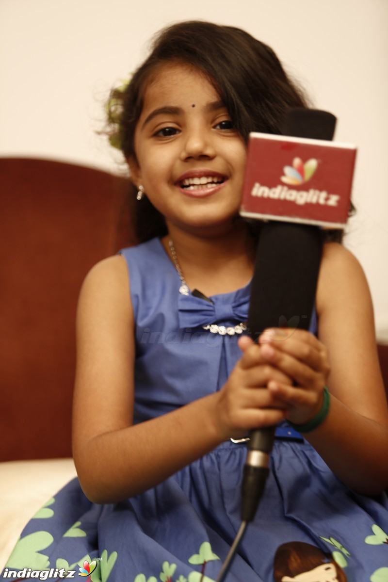 Twinkle Twinkle Nainika Star - Actress Meena's Daughter Interview