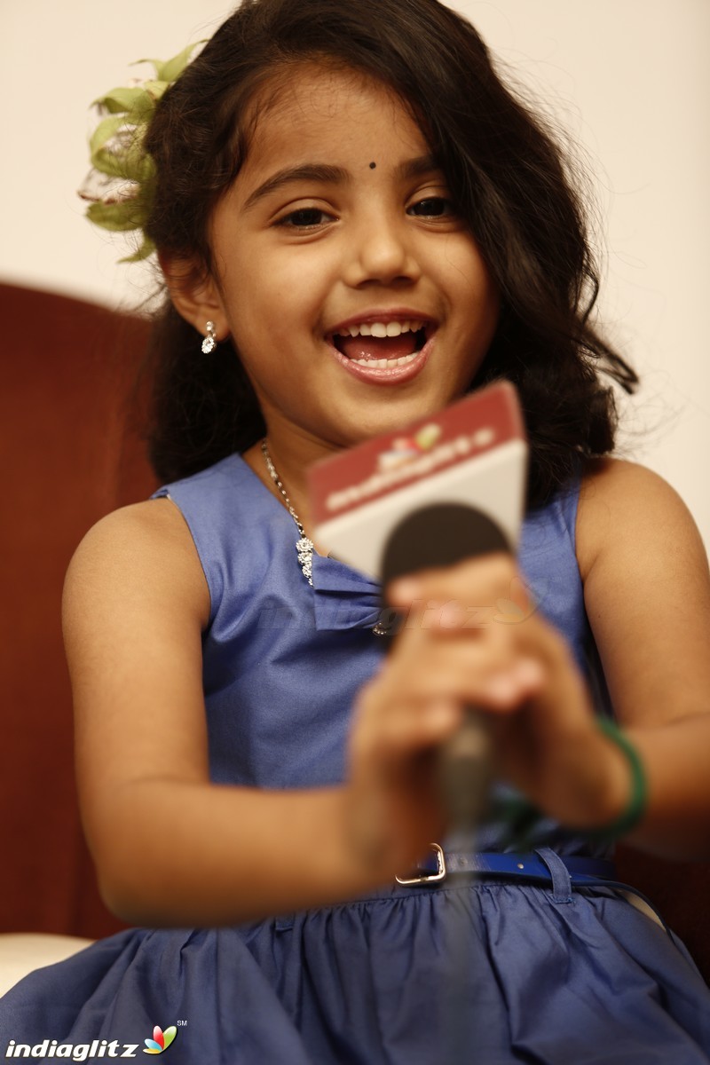 Twinkle Twinkle Nainika Star - Actress Meena's Daughter Interview