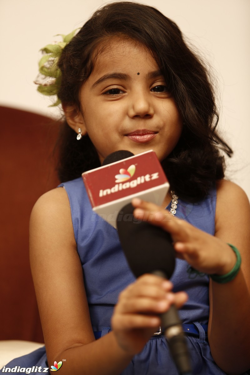 Twinkle Twinkle Nainika Star - Actress Meena's Daughter Interview