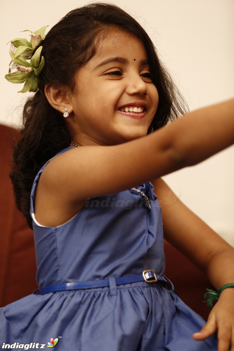 Twinkle Twinkle Nainika Star - Actress Meena's Daughter Interview