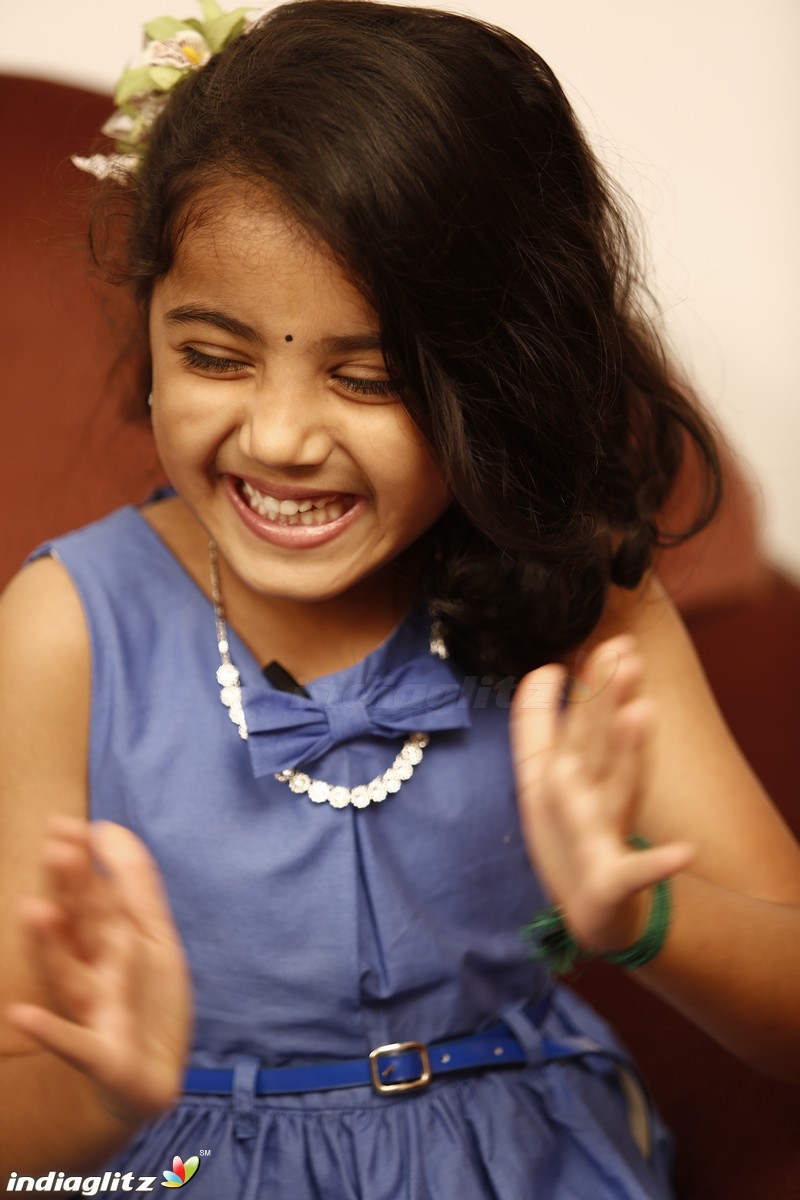 Twinkle Twinkle Nainika Star - Actress Meena's Daughter Interview