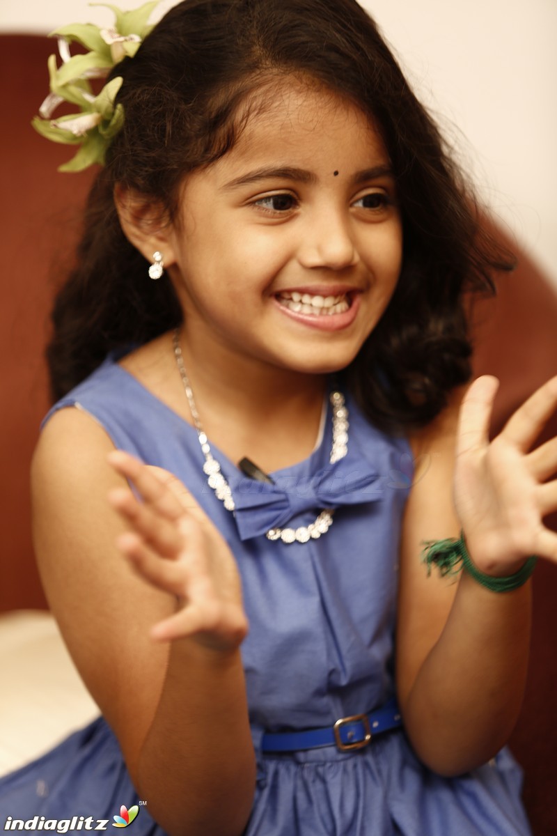 Twinkle Twinkle Nainika Star - Actress Meena's Daughter Interview