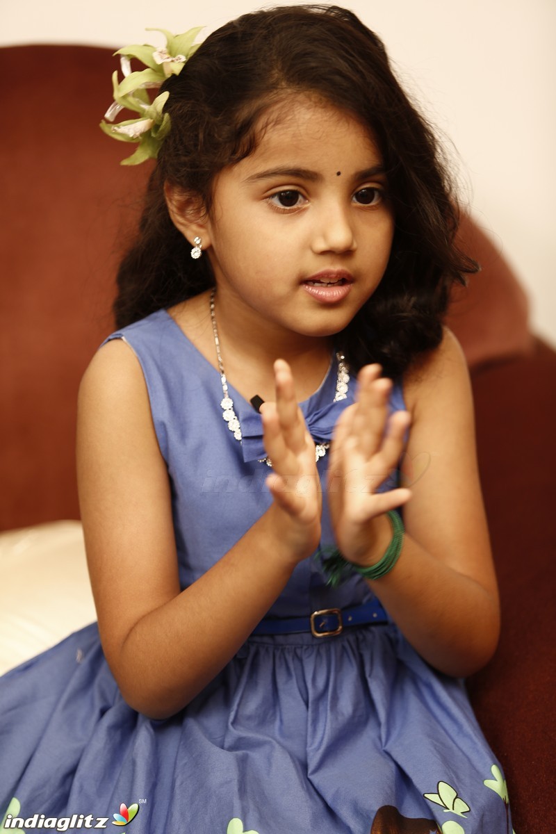 Twinkle Twinkle Nainika Star - Actress Meena's Daughter Interview