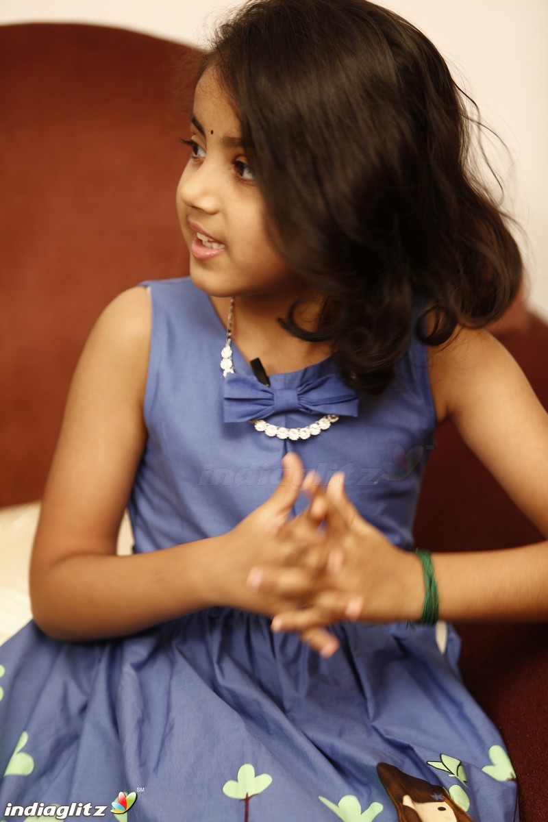 Twinkle Twinkle Nainika Star - Actress Meena's Daughter Interview