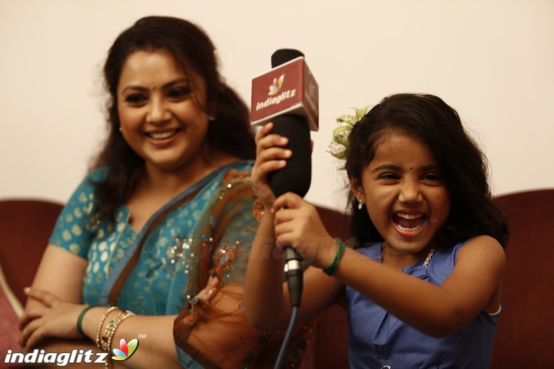 Twinkle Twinkle Nainika Star - Actress Meena's Daughter Interview