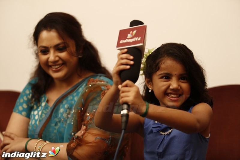 Twinkle Twinkle Nainika Star - Actress Meena's Daughter Interview