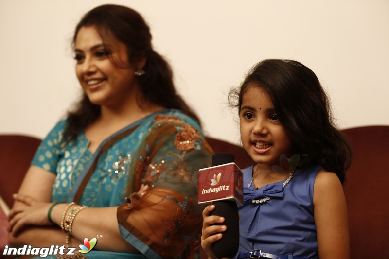 Twinkle Twinkle Nainika Star - Actress Meena's Daughter Interview