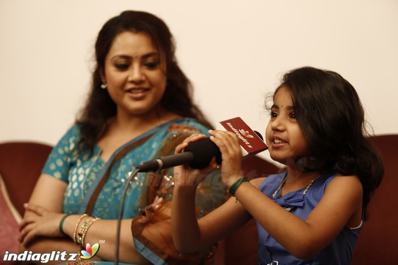 Twinkle Twinkle Nainika Star - Actress Meena's Daughter Interview