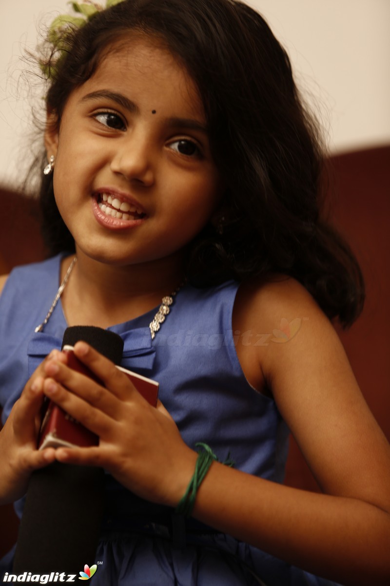 Twinkle Twinkle Nainika Star - Actress Meena's Daughter Interview