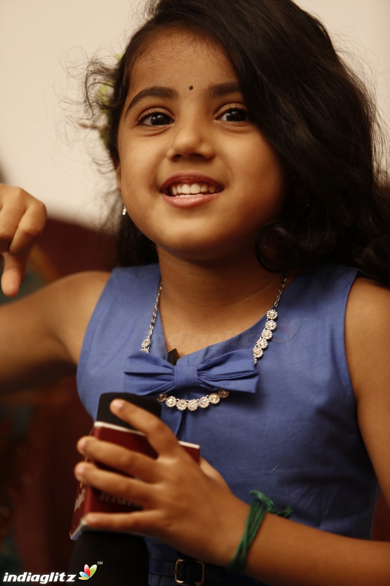 Twinkle Twinkle Nainika Star - Actress Meena's Daughter Interview