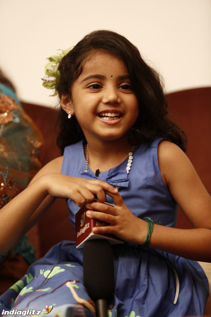 Twinkle Twinkle Nainika Star - Actress Meena's Daughter Interview