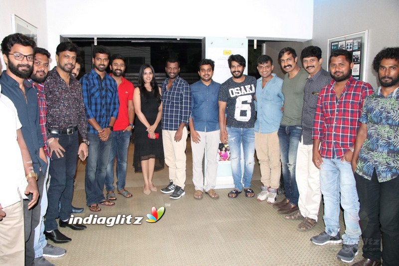 'Nenjil Thunivirundhal' Grand premiere show