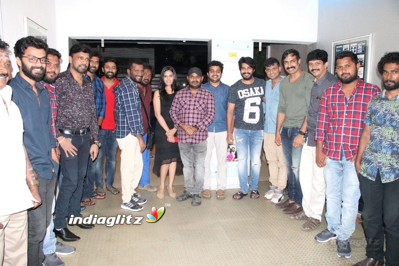 'Nenjil Thunivirundhal' Grand premiere show